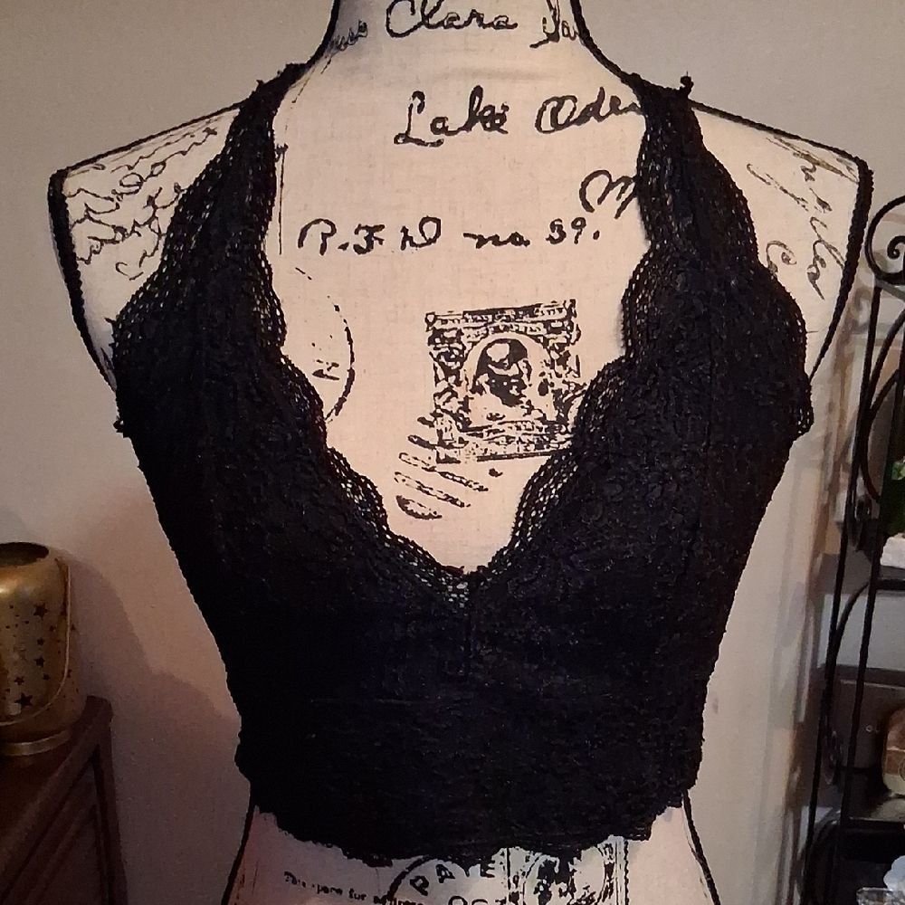 Meβto We Black Lace Halter Bralette
